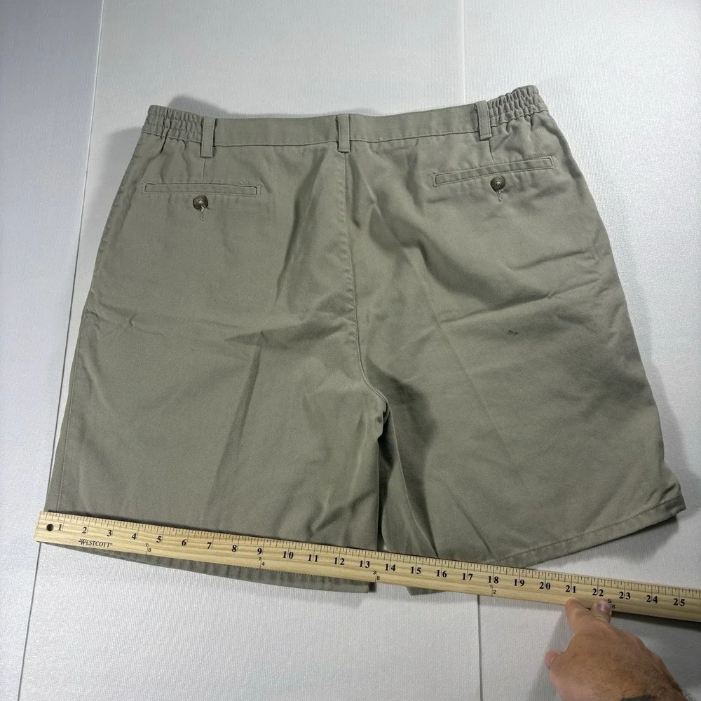Van Heusen Men's Pleated Khaki Chino Shorts Elastic Waist Size 40 Classic Casual
